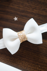 Off-white bow hair accessory